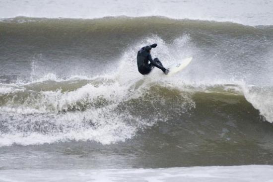 Good for shelter from strong northley winds, it's usually still rubbish but you can get a wave. Gentley sloping beaches make for a slow weak wave ideal for beginers. Occationaly it'll turn it on when a clean southly/eastly swell hits.. but it's rarely very good.